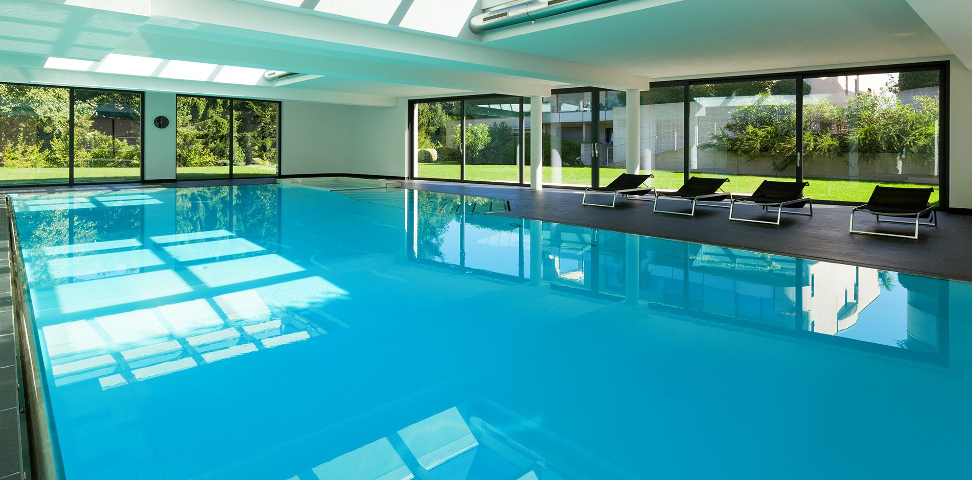 Large outdoor swimming pool